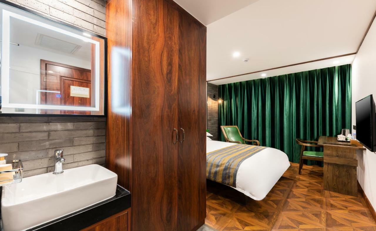 Nostalgia Hotel Near Prince Gong'S Mansion- Beihai Park, Tian'Anmen Square, Nanluoguxiang Hutong, Huguosi Hutong Snack Street, 5 Minutes Walk Away From Ping'Anli Subway Station, Free Ice Cream And Laundry Service,English Communication Well 北京 エクステリア 写真