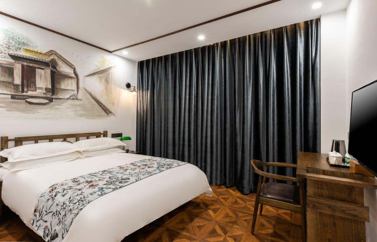 Nostalgia Hotel Near Prince Gong'S Mansion- Beihai Park, Tian'Anmen Square, Nanluoguxiang Hutong, Huguosi Hutong Snack Street, 5 Minutes Walk Away From Ping'Anli Subway Station, Free Ice Cream And Laundry Service,English Communication Well 北京 エクステリア 写真