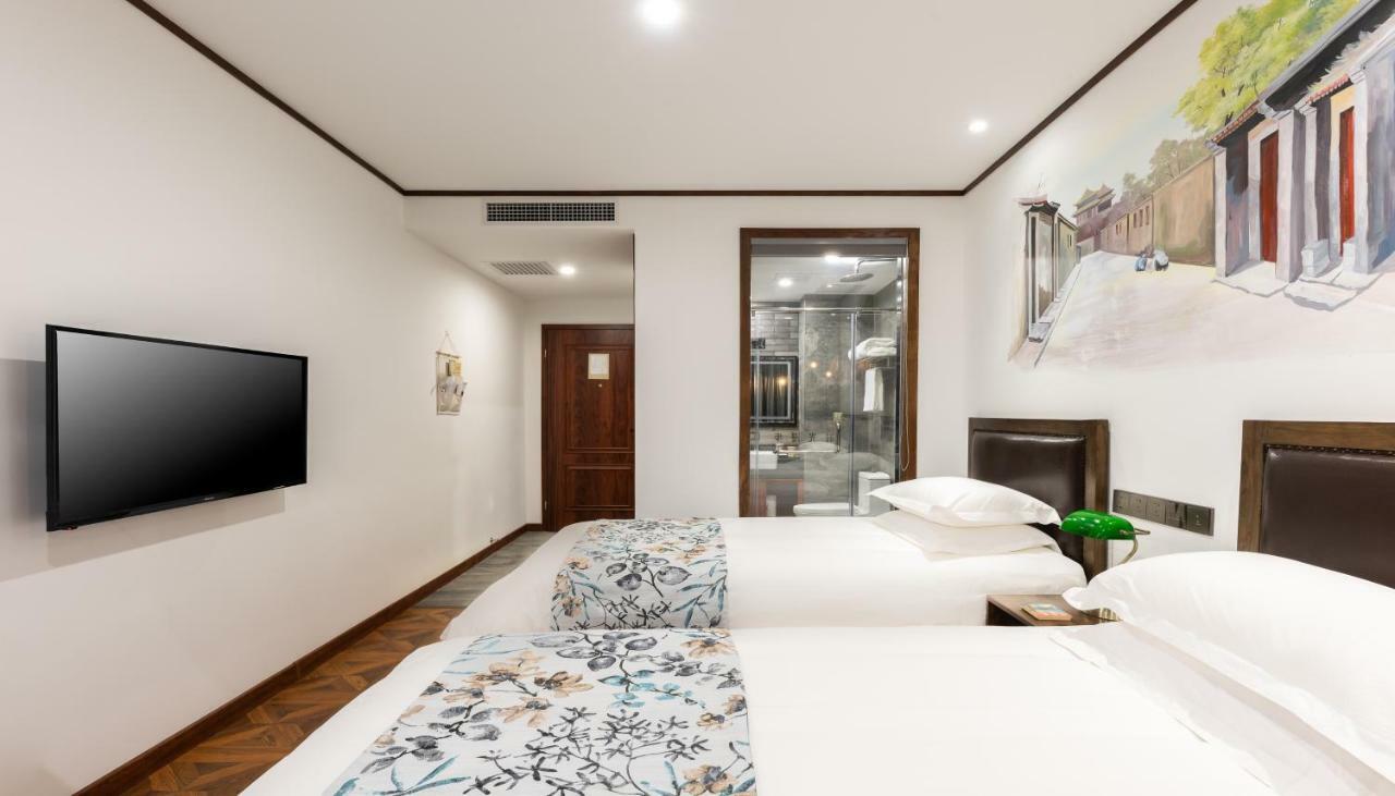 Nostalgia Hotel Near Prince Gong'S Mansion- Beihai Park, Tian'Anmen Square, Nanluoguxiang Hutong, Huguosi Hutong Snack Street, 5 Minutes Walk Away From Ping'Anli Subway Station, Free Ice Cream And Laundry Service,English Communication Well 北京 エクステリア 写真