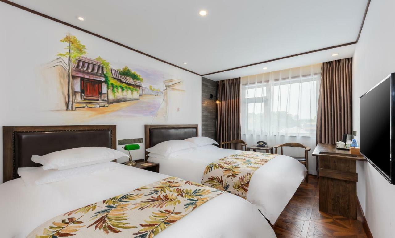 Nostalgia Hotel Near Prince Gong'S Mansion- Beihai Park, Tian'Anmen Square, Nanluoguxiang Hutong, Huguosi Hutong Snack Street, 5 Minutes Walk Away From Ping'Anli Subway Station, Free Ice Cream And Laundry Service,English Communication Well 北京 エクステリア 写真