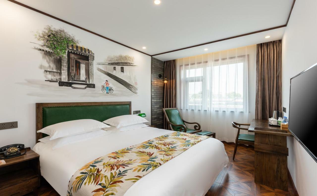 Nostalgia Hotel Near Prince Gong'S Mansion- Beihai Park, Tian'Anmen Square, Nanluoguxiang Hutong, Huguosi Hutong Snack Street, 5 Minutes Walk Away From Ping'Anli Subway Station, Free Ice Cream And Laundry Service,English Communication Well 北京 エクステリア 写真