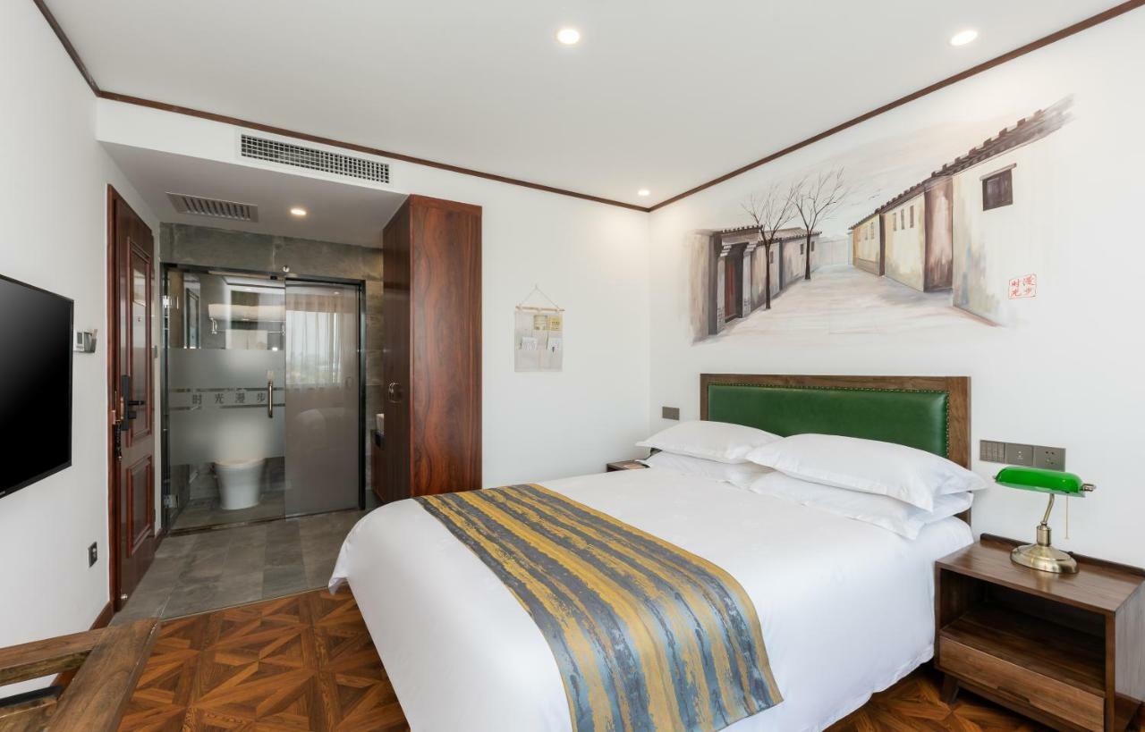 Nostalgia Hotel Near Prince Gong'S Mansion- Beihai Park, Tian'Anmen Square, Nanluoguxiang Hutong, Huguosi Hutong Snack Street, 5 Minutes Walk Away From Ping'Anli Subway Station, Free Ice Cream And Laundry Service,English Communication Well 北京 エクステリア 写真