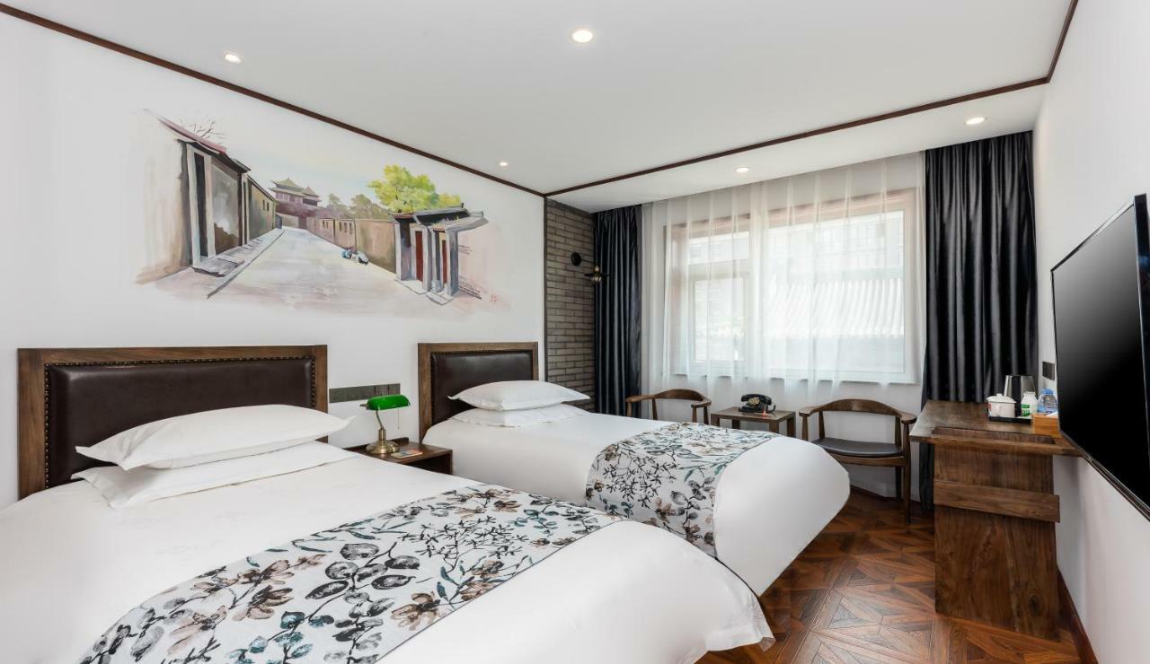 Nostalgia Hotel Near Prince Gong'S Mansion- Beihai Park, Tian'Anmen Square, Nanluoguxiang Hutong, Huguosi Hutong Snack Street, 5 Minutes Walk Away From Ping'Anli Subway Station, Free Ice Cream And Laundry Service,English Communication Well 北京 エクステリア 写真